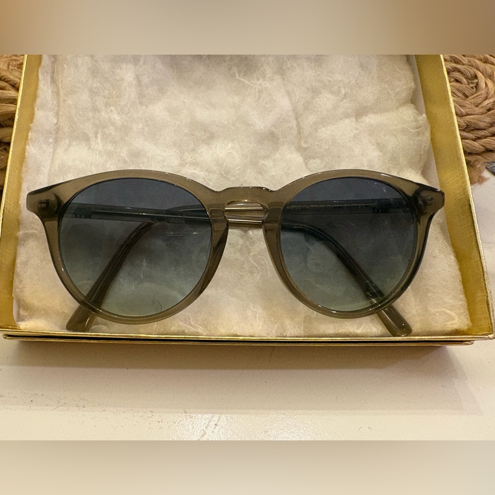 Stylish Round Sunglasses in cool green